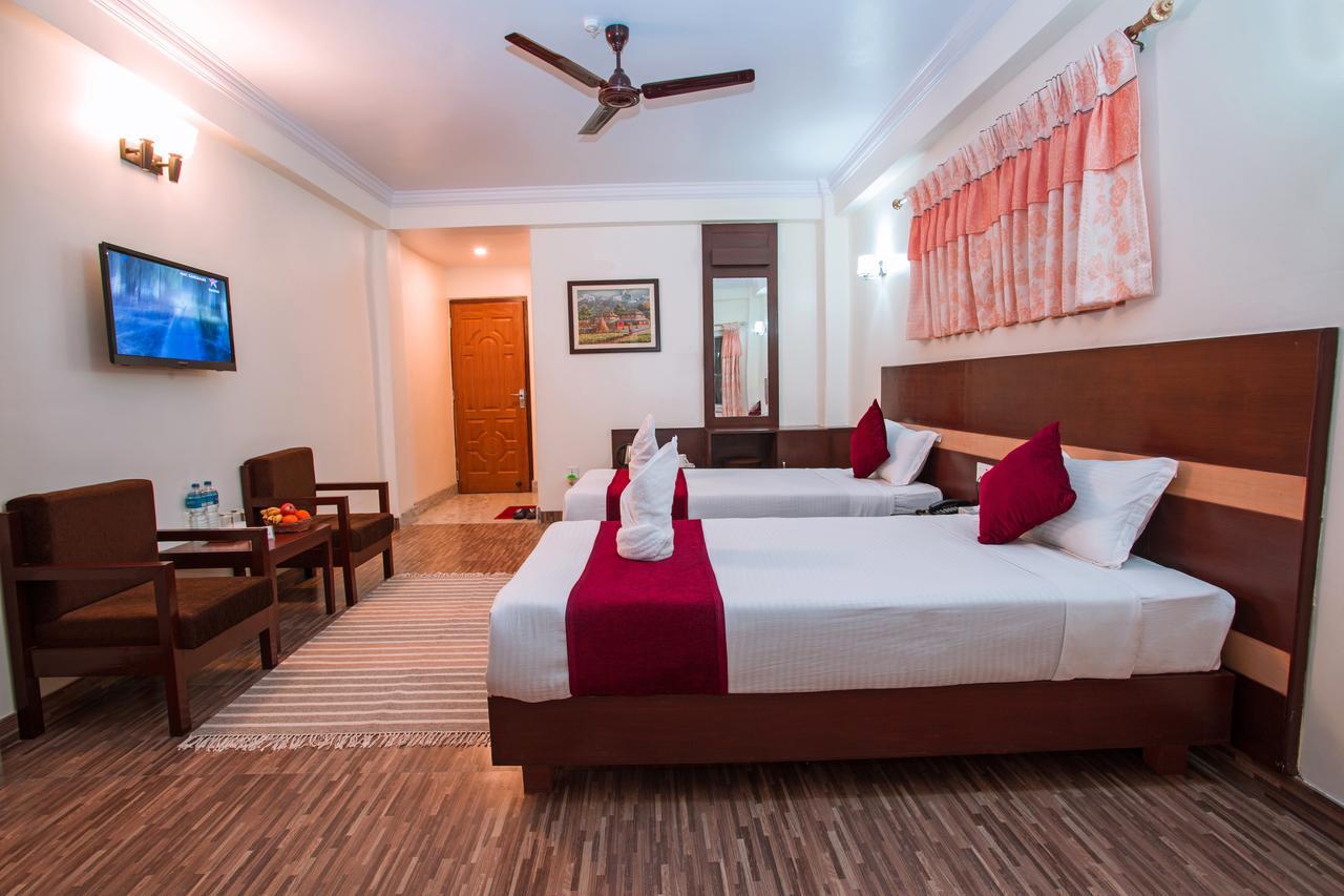 Hotel Spring Покхара Экстерьер фото