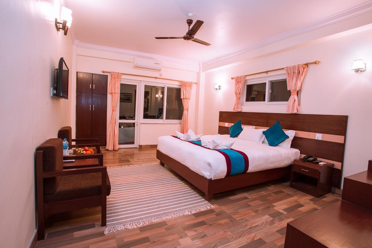 Hotel Spring Покхара Экстерьер фото